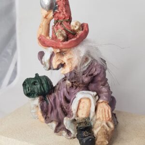 INICIO Regalos y Juegos Figura Bruja haciendo Magia