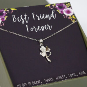 Collar de trébol de la suerte